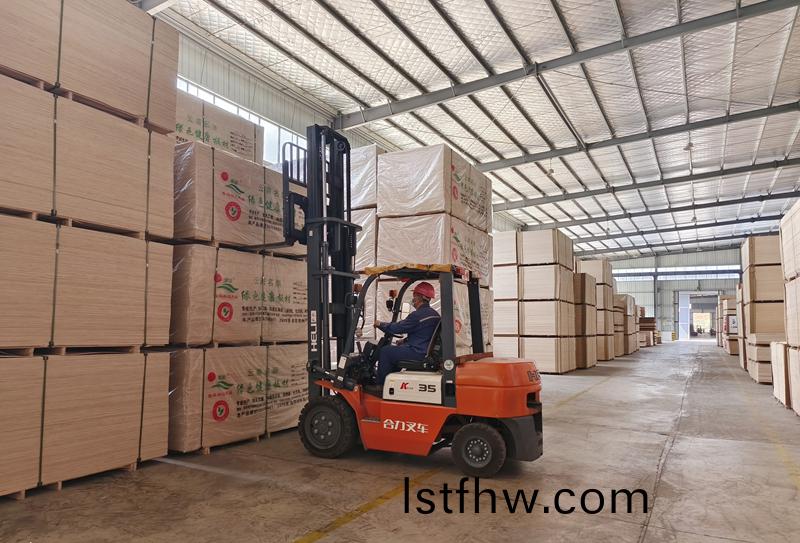 成(cheng)品(pin)倉庫